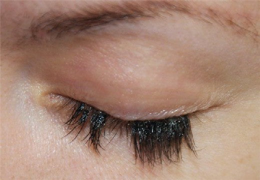 How to Protect Your Lashes from Damage During Makeup